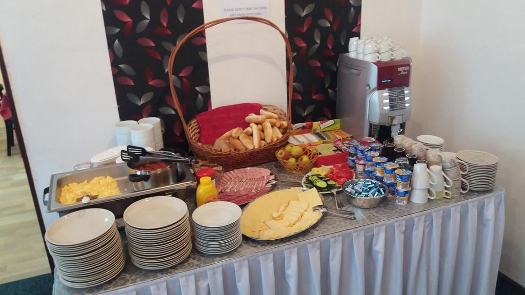 Hotel Pyramida Brünn  Kültér fotó