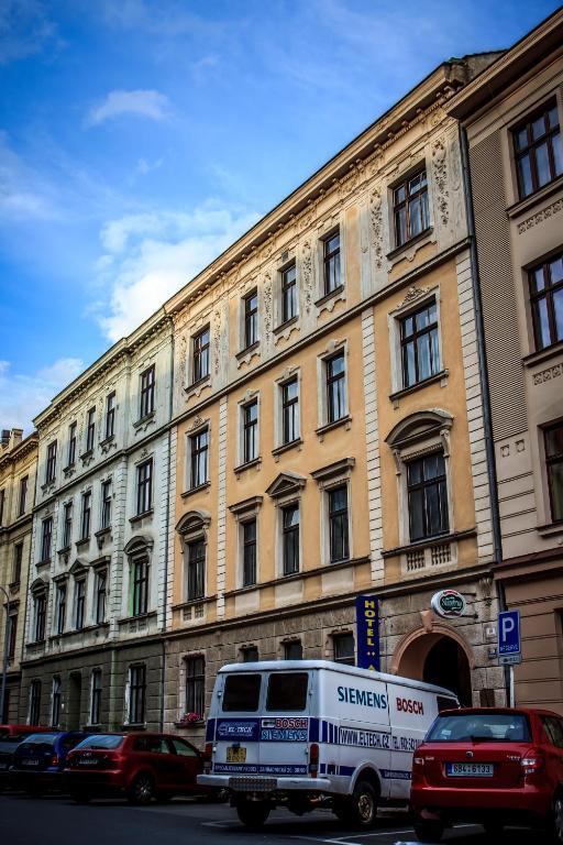Hotel Pyramida Brünn  Kültér fotó