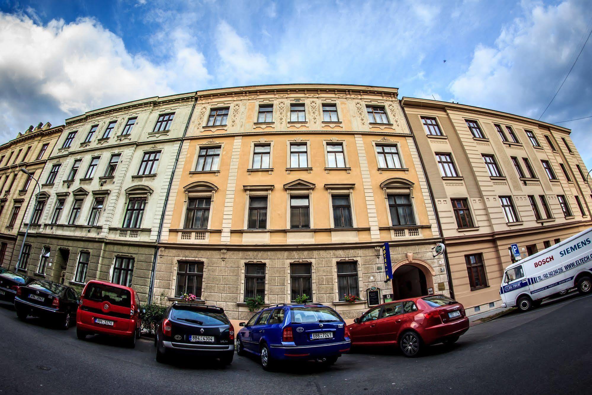 Hotel Pyramida Brünn  Kültér fotó