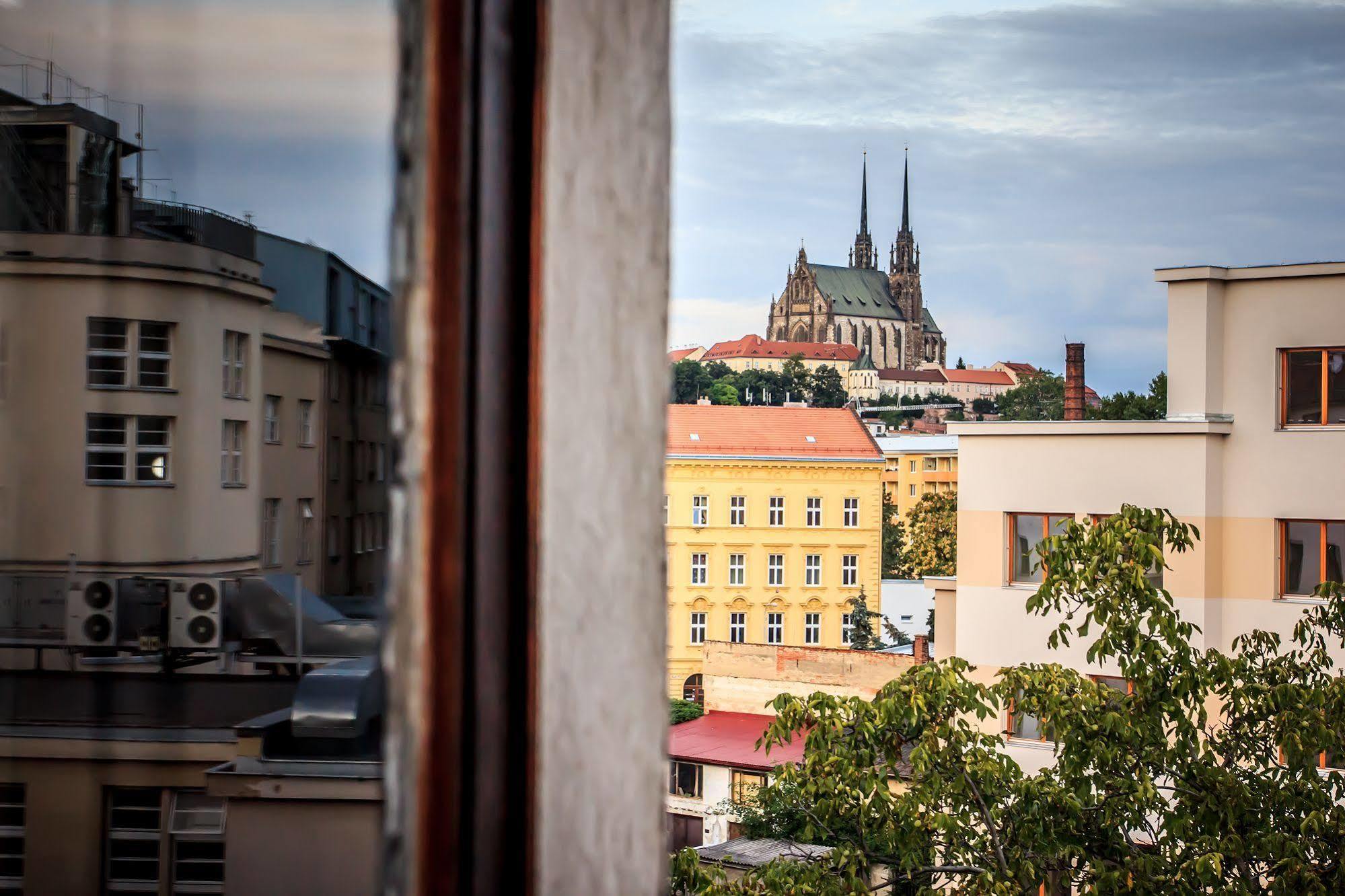 Hotel Pyramida Brünn  Kültér fotó