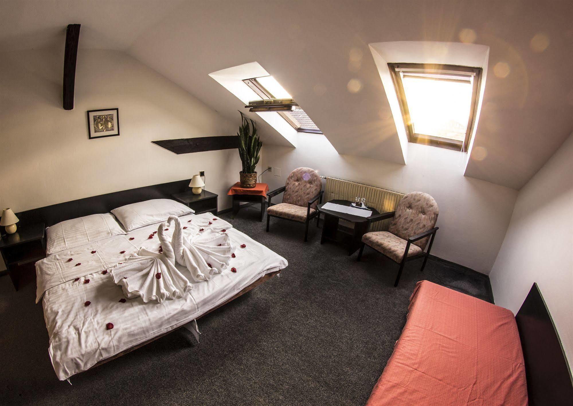 Hotel Pyramida Brünn  Kültér fotó